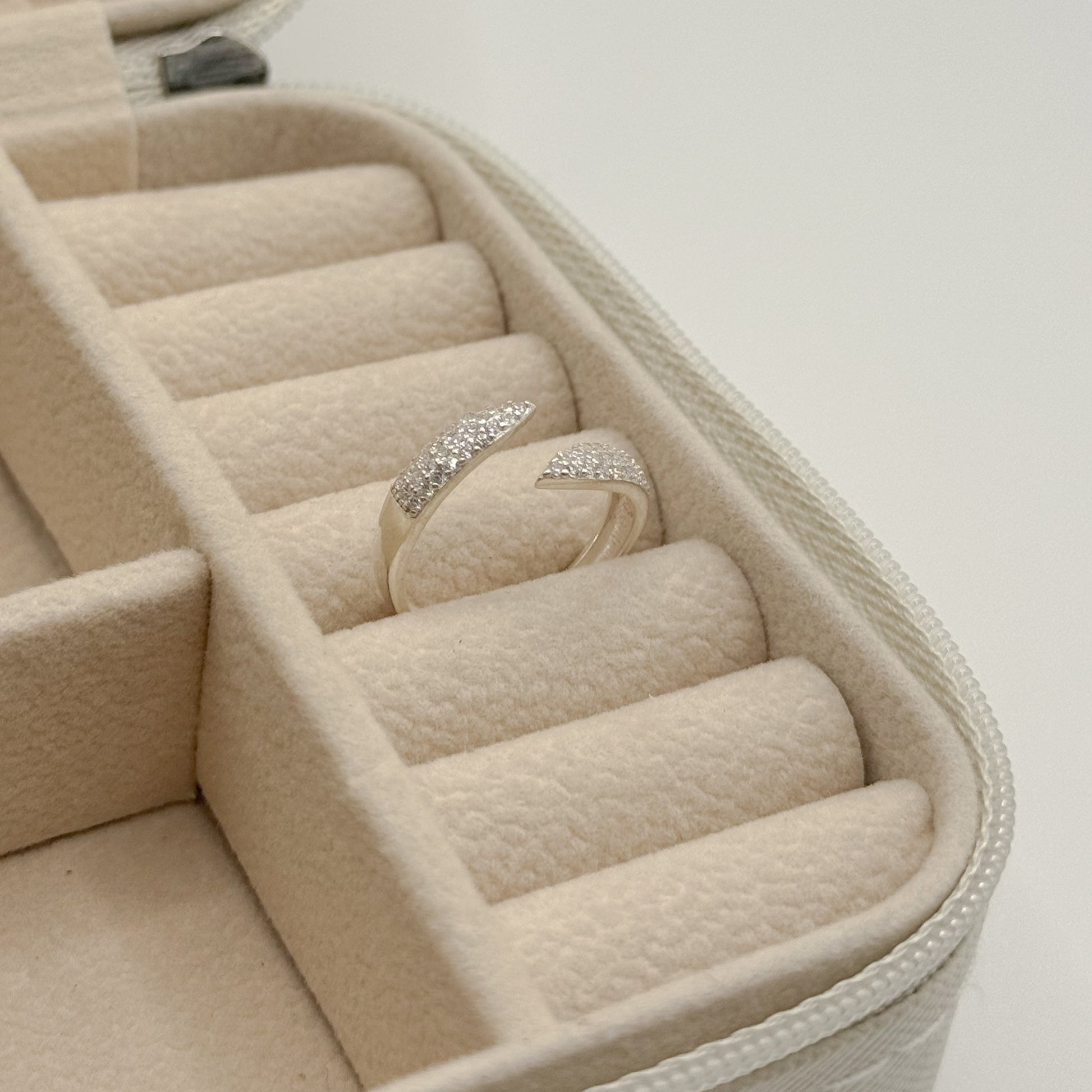 Anel Cravejado Regulável Annavi