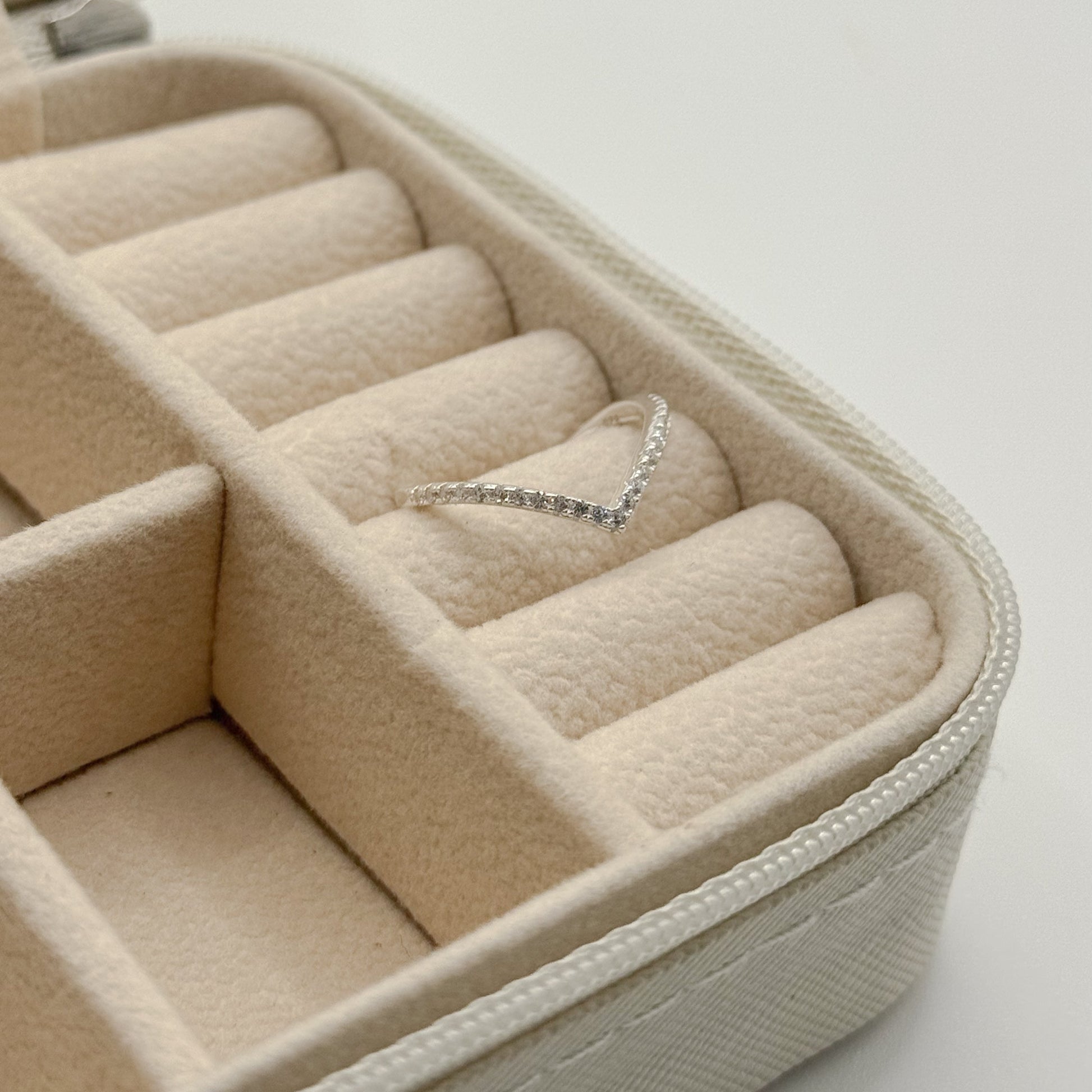 Anel Triângulo Annavi