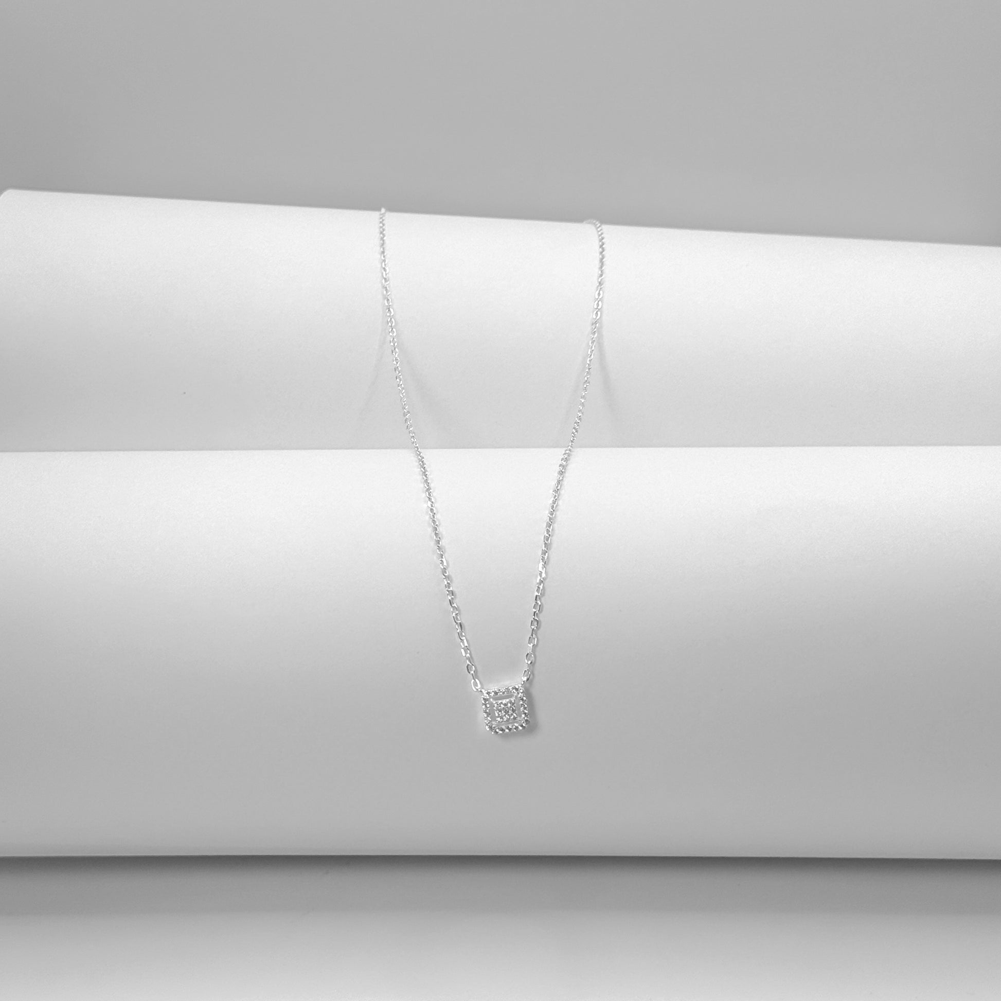 Colar Quadrado Cravejado Annavi