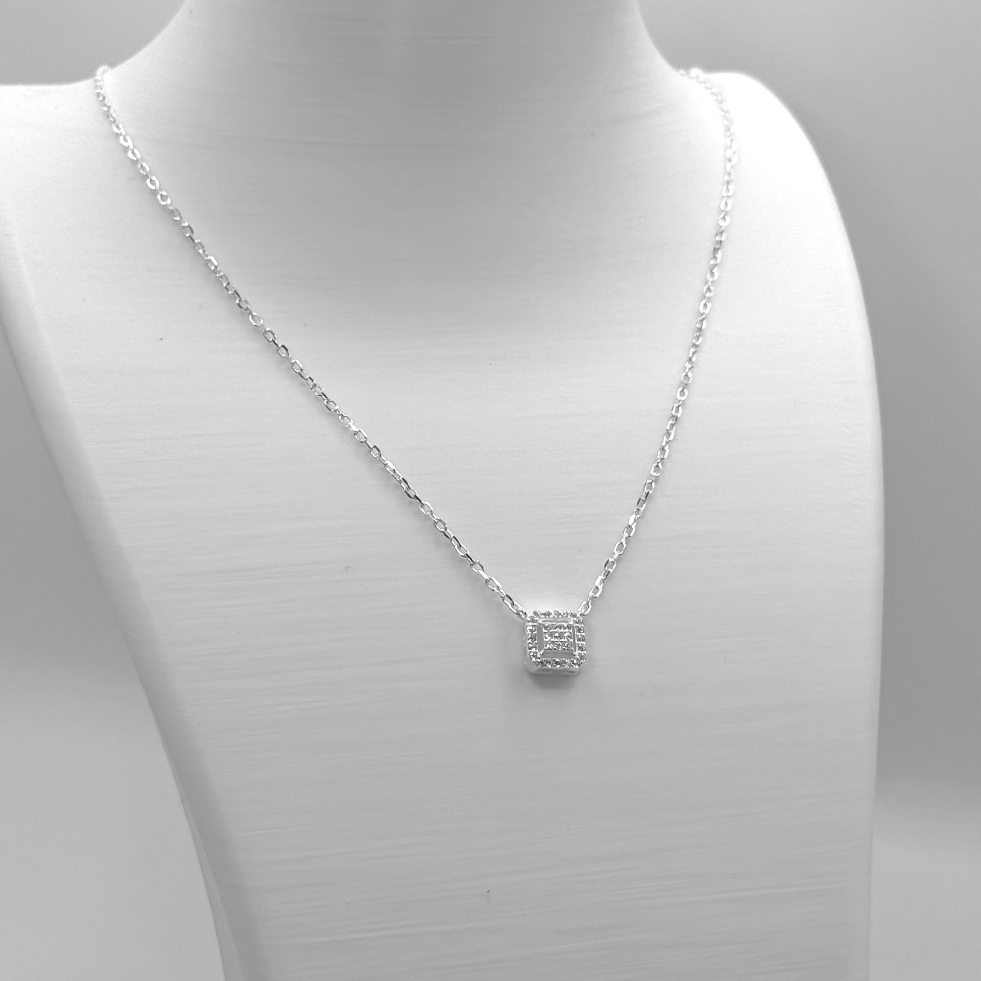 Colar Quadrado Cravejado Annavi