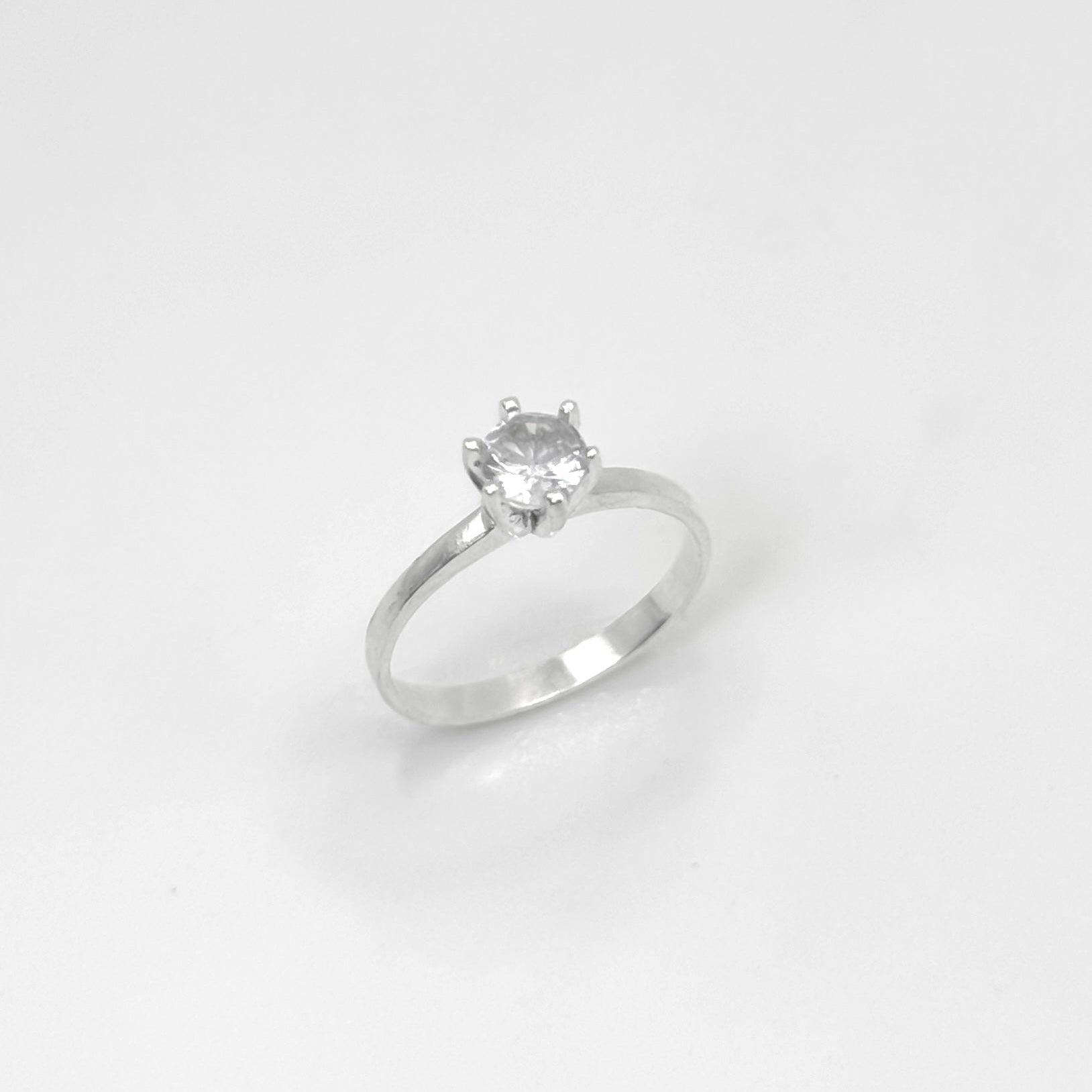 Anel Solitário Círculo Zircônia Annavi