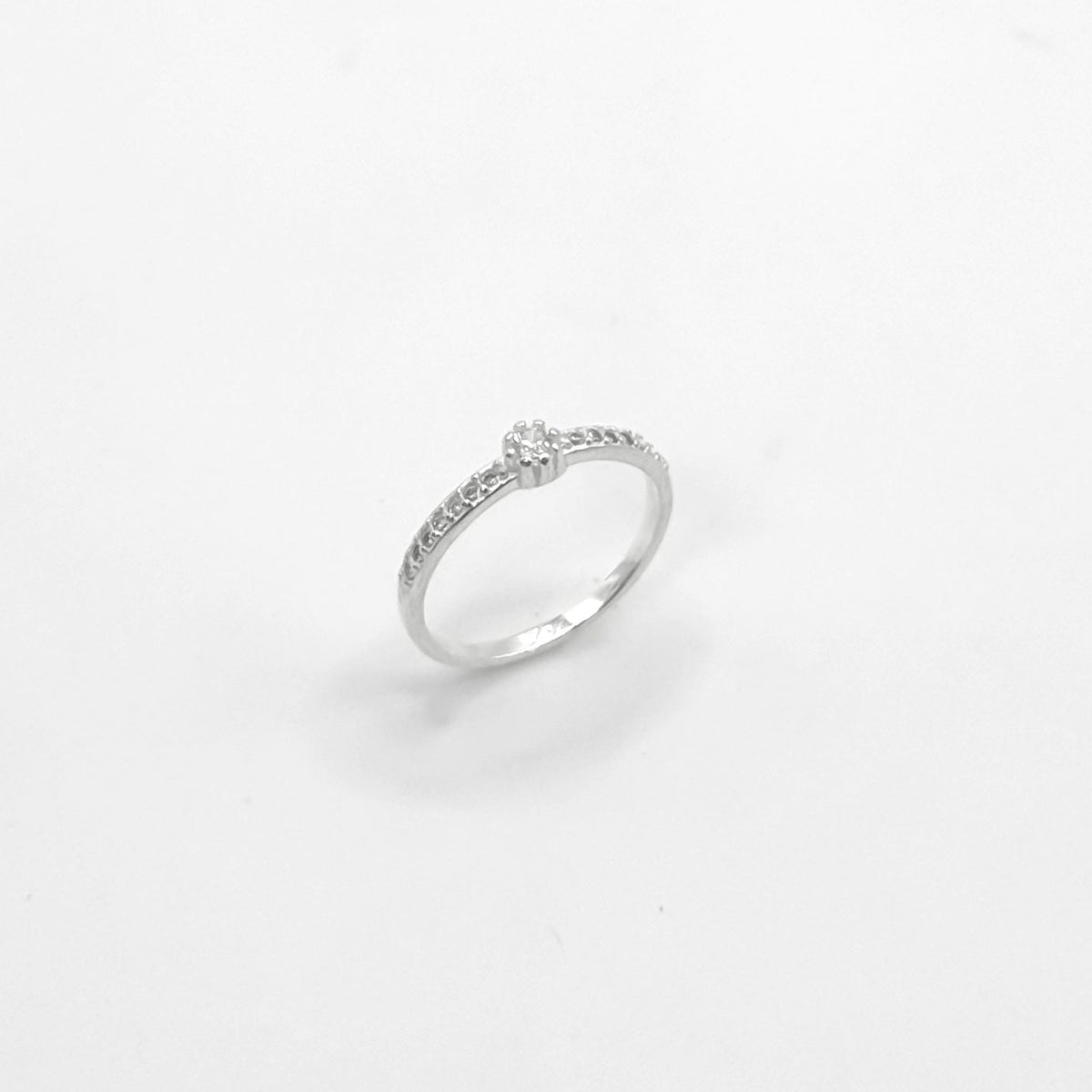 Anel Solitário Cravejado Annavi