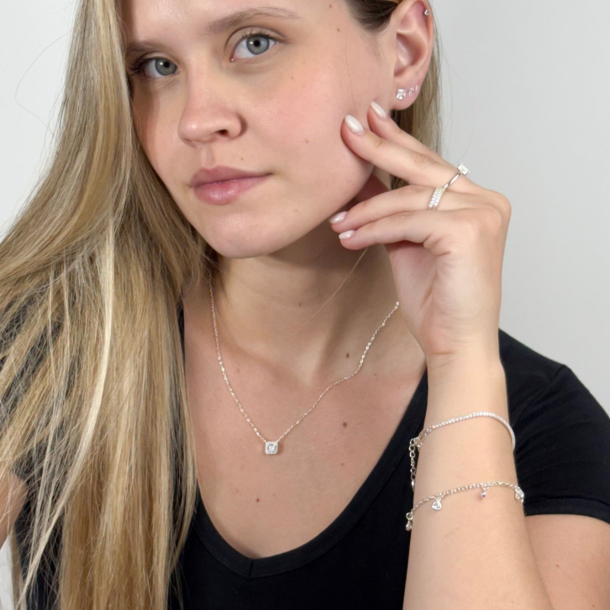 Colar Quadrado Cravejado Annavi