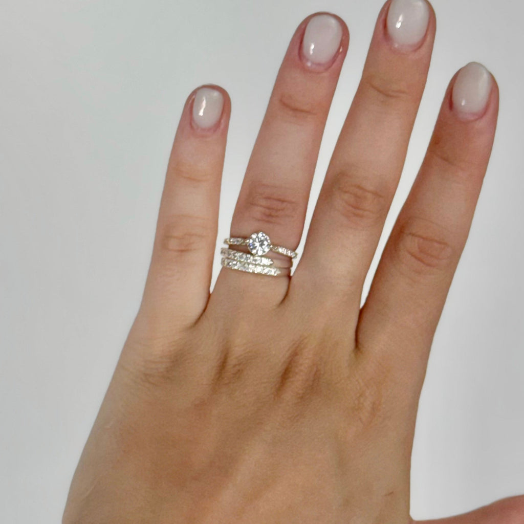 Anel Duplo Aparador Meia Aliança Cravejada Annavi