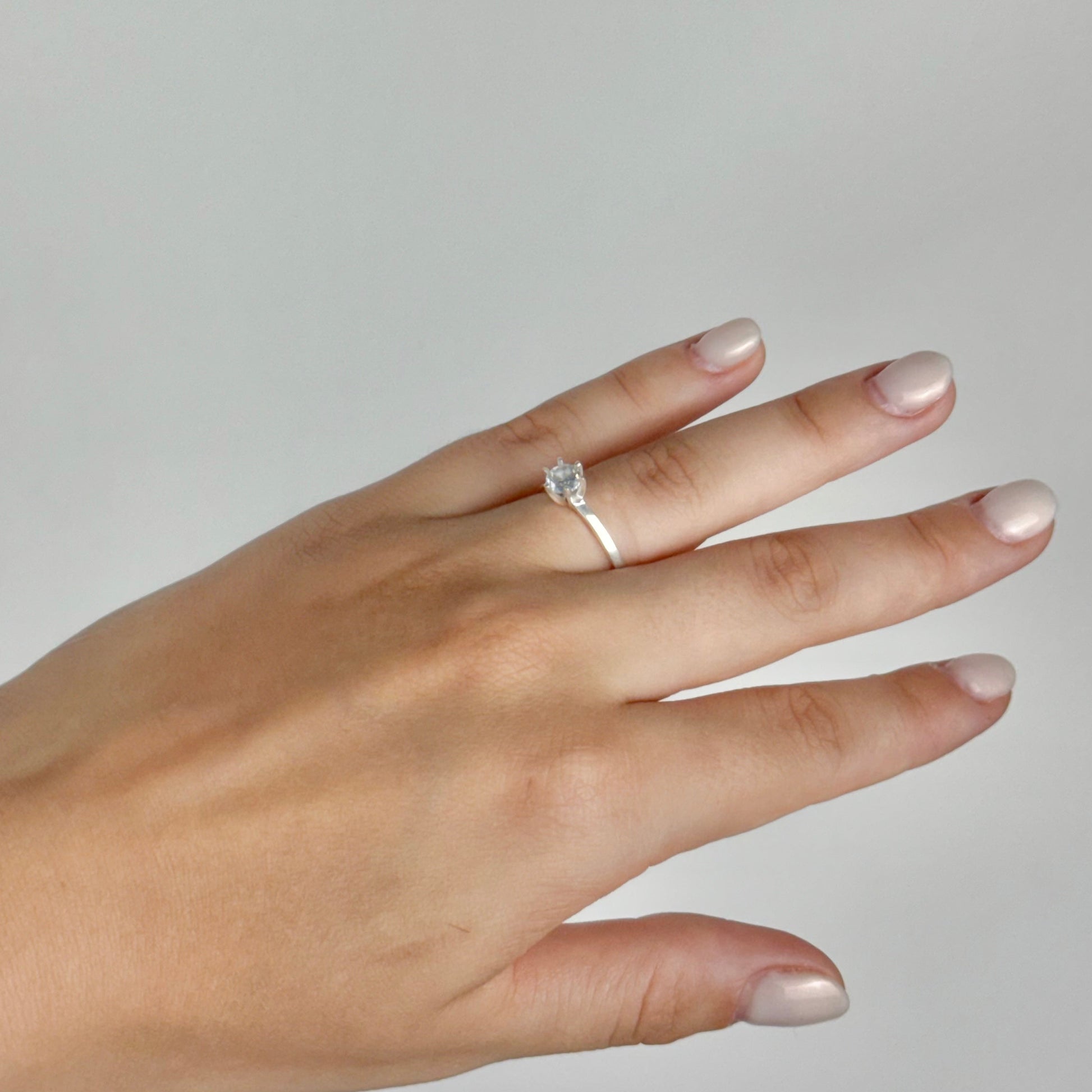 Anel Solitário Círculo Zircônia Annavi